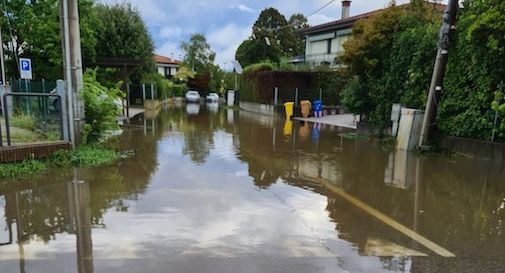 Maltempo, a Villorba strade come fiumi e auto bloccate 