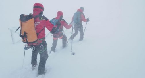 Alpinisti dispersi, soccorritori ancora bloccati 