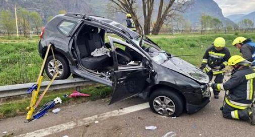 Si ribalta l'auto, una persona ferita gravemente