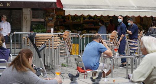 Violenta rissa a Venezia, botte e sediate tra I tavoli dei bar 