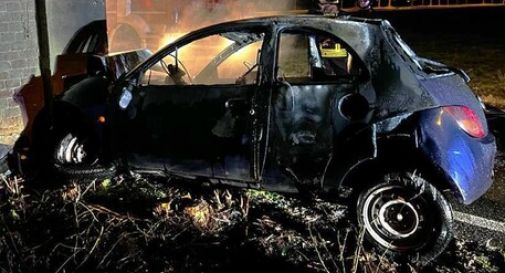 Auto contro un muro, morto 18enne senza patente 