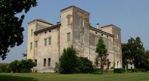 Incendio a villa palladiana, denunciati due minori 