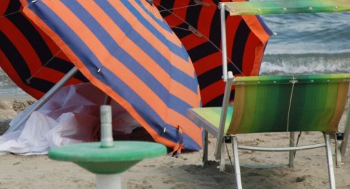 Trovato cadavere semisepolto in spiaggia a Porto Tolle  