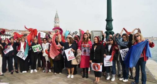 Iran, a Venezia gli avvocati manifestano per il sostegno alle donne 