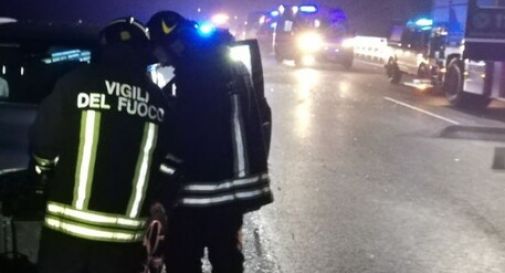 Scontro tra tre auto in A4, due morti e un ferito 