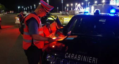 Trevigiano ubriaco travolge auto in sosta a Lignano Sabbiadoro