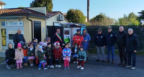 Portobuffolè, inaugurato il nuovo distributore di sacchetti di plastica per la raccolta differenziata