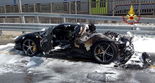 Ferrari in fiamme: l'episodio lungo una rampa