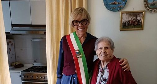 Elvira Bologna con assessore Francesca Caccin