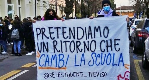 Contenti di ritornare in classe ma per gli studenti 