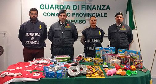 Maxi sequestro di prodotti natalazi pericolosi a Treviso