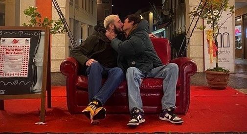 Motta, il bacio tra Carlo e Giovanni vince il primo premio al concorso di San Valentino 