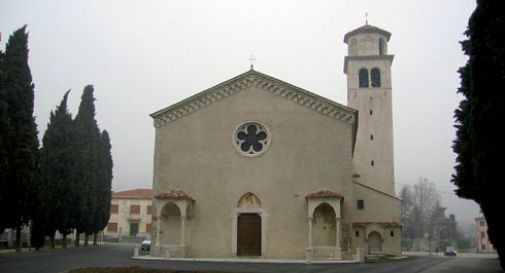 Del morto non si parla. Né in chiesa, né sul sagrato