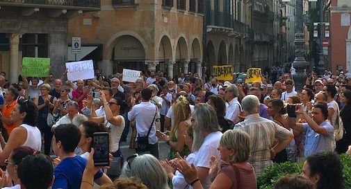 Manifestazioen No green pass