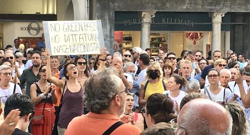 “No vax”, “No Green pass”, in piazza a Treviso