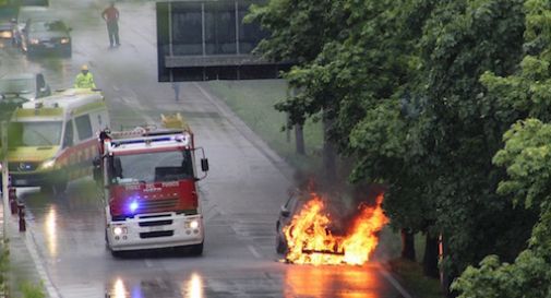 Auto in fiamme lungo il Put, traffico paralizzato