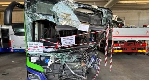 Corriera fuoristrada a Verona, l'autista è dipendente della ditta del bus di Mestre 