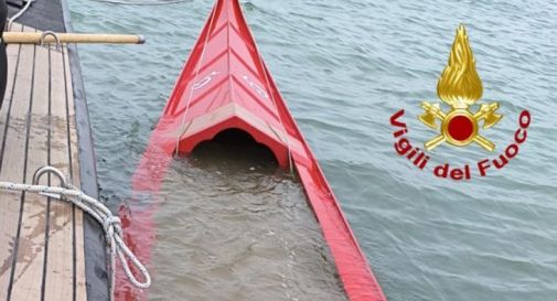 Moto ondoso a Venezia, gondola si rovescia davanti a San Giorgio