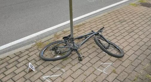 Ciclista muore investito da un'auto 