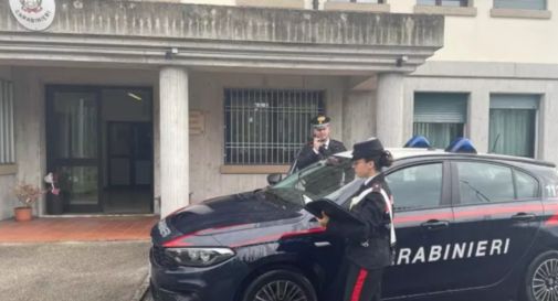 Neonata partorita in casa, trovata morta