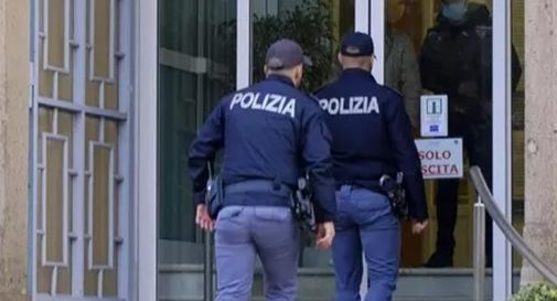 Sevizie e lesioni al figlio di 5 mesi in ospedale, arrestato