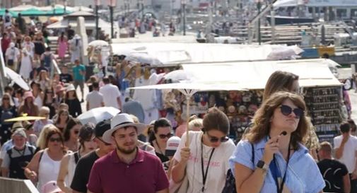 Sventa furto a Venezia e viene picchiato dai borseggiatori