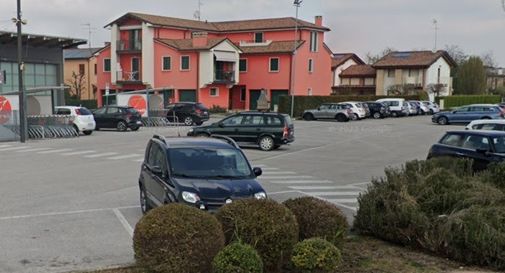 Mansuè, rissa nel parcheggio durante l'accensione dell'albero di Natale