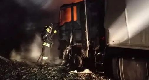 Incendio in galleria lungo l’A23: traffico bloccato in autostrada