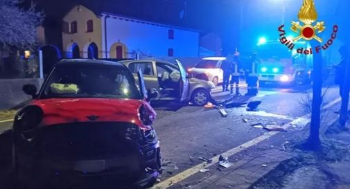 Violento scontro tra due auto: c'è una vittima