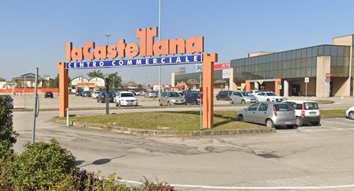 Fiamme al supermercato, evacuato il centro commerciale a Paese