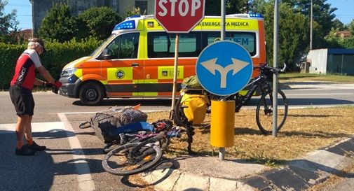 Motta, auto contro ciclista: turista finisce all'ospedale con l'elicottero