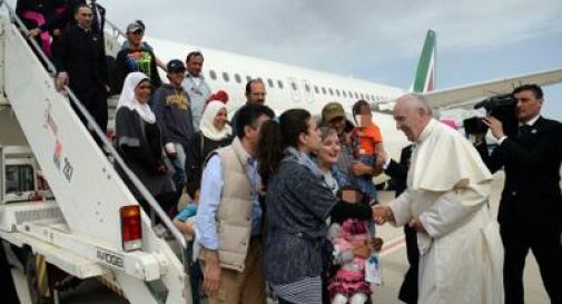 Il Papa accoglie in Vaticano tre famiglie di rifugiati musulmani