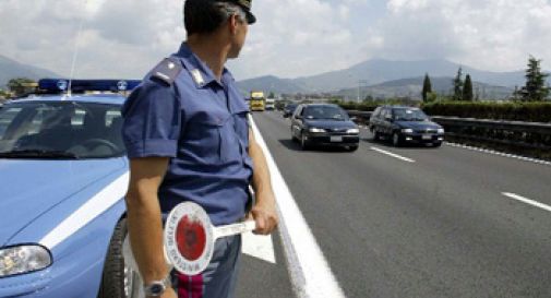 Polstrada ferma auto sulla Provinciale. Alla guida, un bimbo 11enne