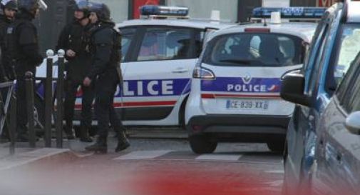 Francia, sparatoria a Parigi. Fermato un uomo, due complici in fuga