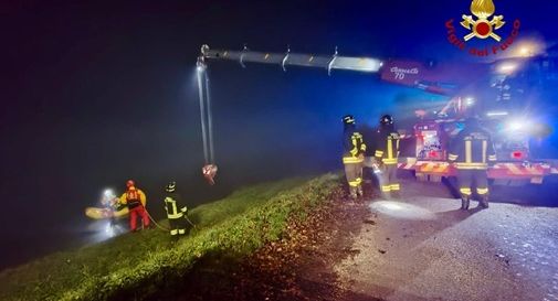 Auto finisce nell'idrovia a Saonara, salvata dal fratello prima che affondasse