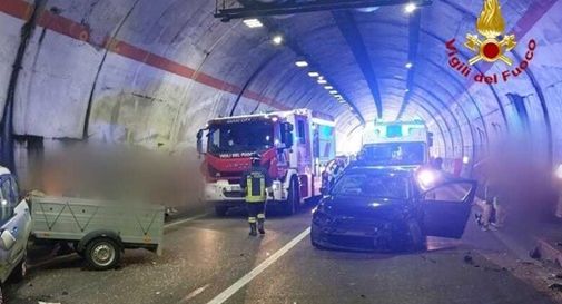 Incidente stradale in galleria: quattro feriti, tra cui un minore