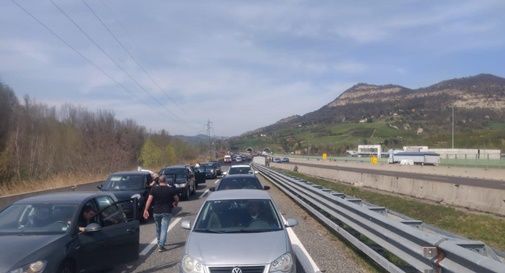 Imprenditori veneti bloccano autostrada e sequestrano autogrill