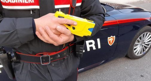 Susegana, caos all’centro commerciale: fratelli molesti fermati con il taser