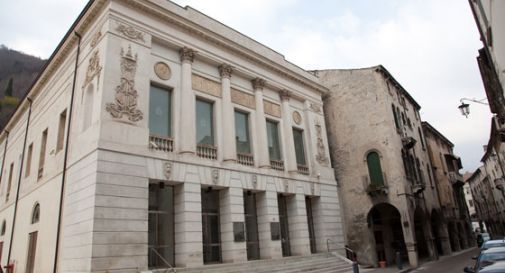 Aumenta l’affitto del teatro Da Ponte, il Comune abbandona