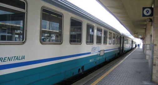 Mogliano, 'sputo e insulti alla capotreno' che chiedeva il biglietto 