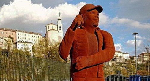 Vasco Rossi statua di cioccolato