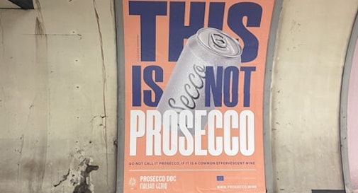 manifesti contro prosecco alla spina 