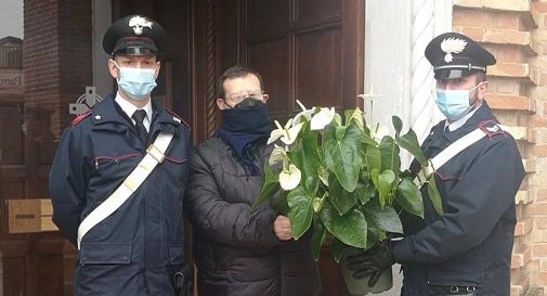 Aveva rubato un vaso di fiori in chiesa