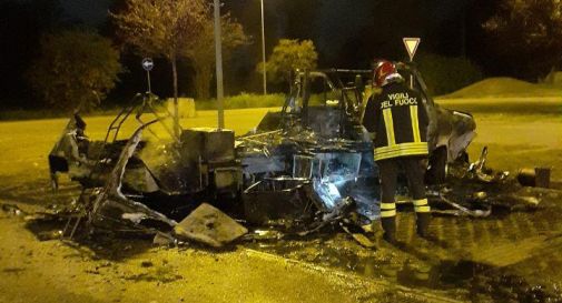 Treviso, camper in fiamme nella notte, Oggi Treviso, News