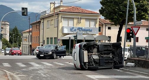 Schianto A Vittorio Veneto Auto Finisce Su Una Fiancata All Interno Due Bambini Oggi Treviso News Il Quotidiano Con Le Notizie Di Treviso E Provincia Oggitreviso