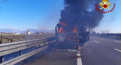 Tir in fiamme lungo l'autostrada A27, scatta l'allarme tra Conegliano e Treviso