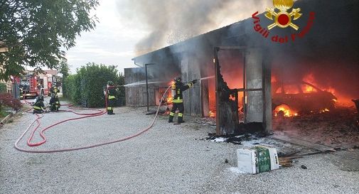 Castelfranco, fiamme nel garage: scattano i soccorsi