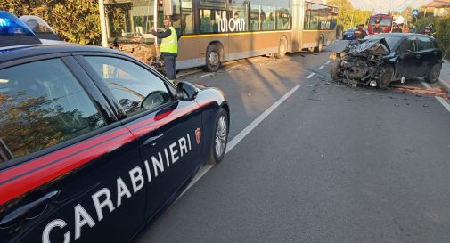 Corriera contro vettura ad Altivole: feriti automobilista e due studenti