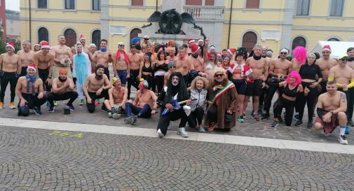 In centocinquanta corrono a petto nudo la mattina di Capodanno