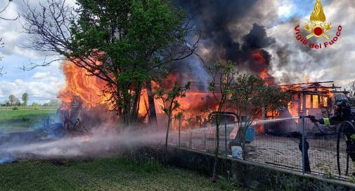 Gorgo, incendio al deposito attrezzi: il rogo ha coinvolto 300 quintali di legna